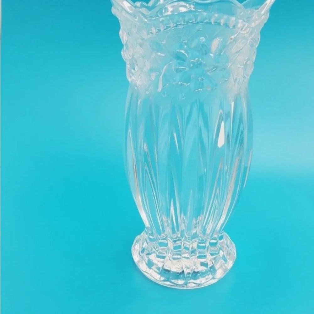 NEW in Box Studio Nova Floral Lace Bud flower floral Vase crystal 5” Gift 💕